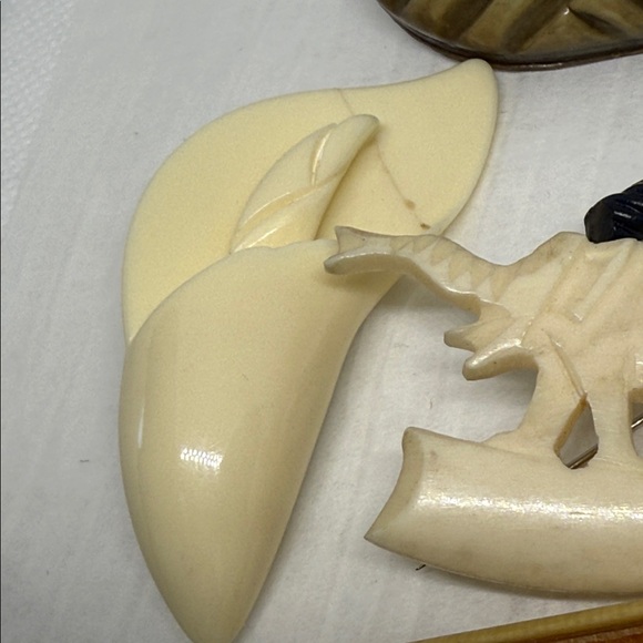 5 Antique unusual brooch set resellers lot carved bone celluloid Bakelite pin - Picture 5 of 16